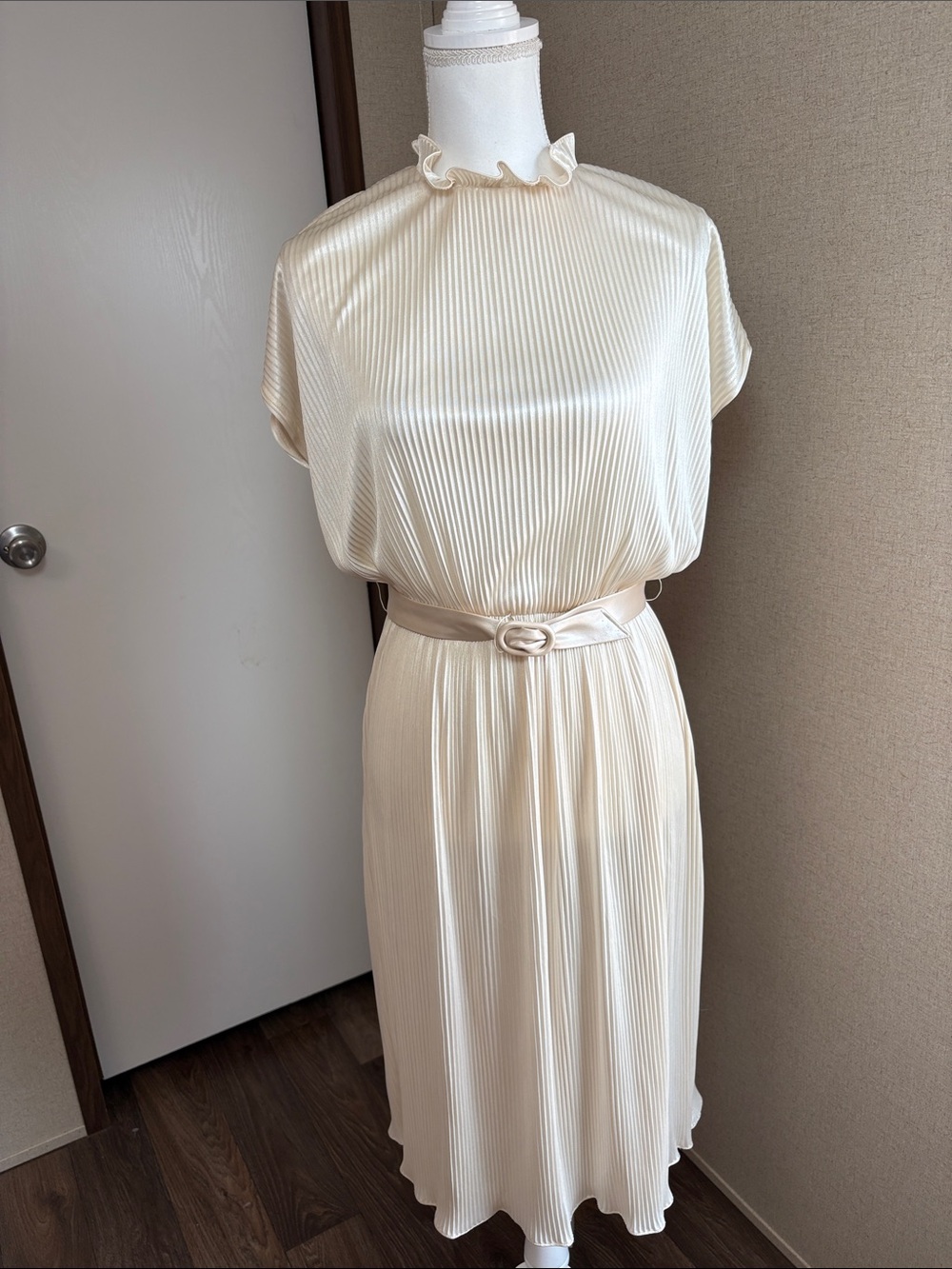 Dovani of Dallas Women Vintage 80s Ivory Pleated Midi Dress Belt 10 Secretary